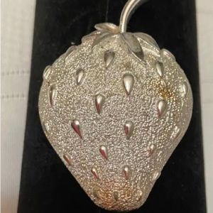 Sarah Coventry Vintage Silver tone Strawberry Brooch / Pin